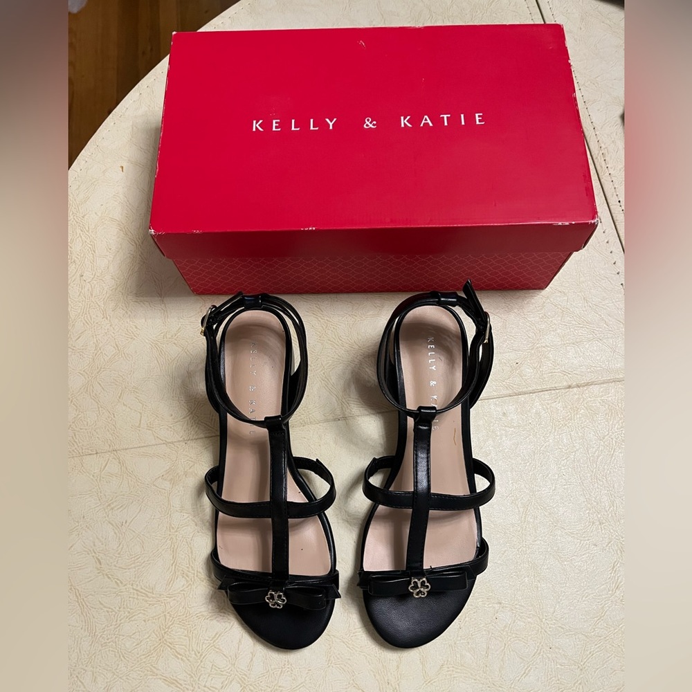 Kelly & Katie Black Cigossa Block Heel Sandal 6